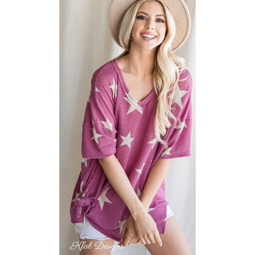 ❤️LAST 1! V Neck Magenta Star ⭐️ Print Oversized Top with Side Slits! - Picture 7 of 9